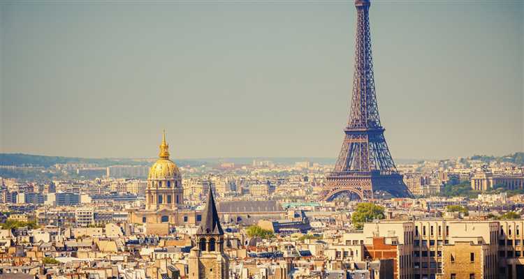 Lunch at the Eiffel Tower - PARISCityVISION