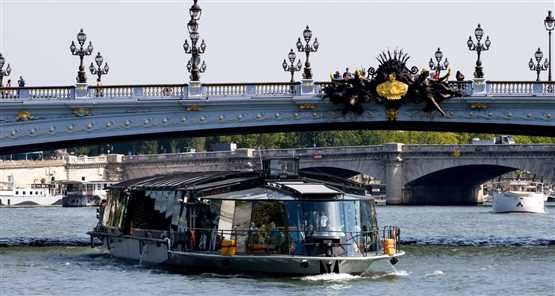 Bateaux Parisiens Sightseeing Cruise and Lunch